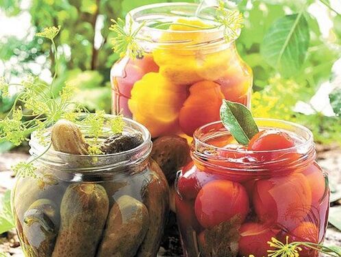 pepinos e tomates en conserva para eliminar parasitos
