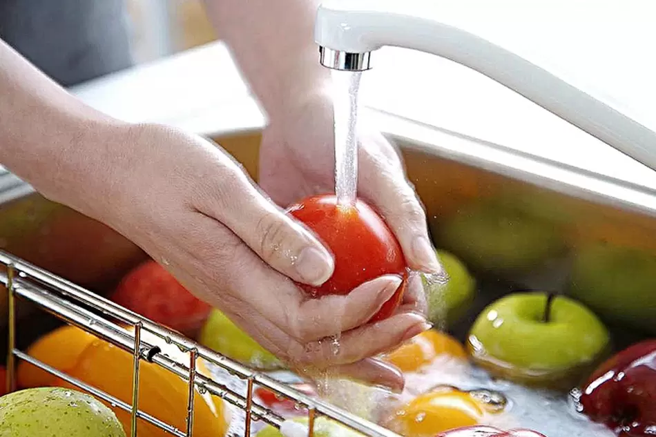 lavar verduras e froitas para evitar a infección por vermes